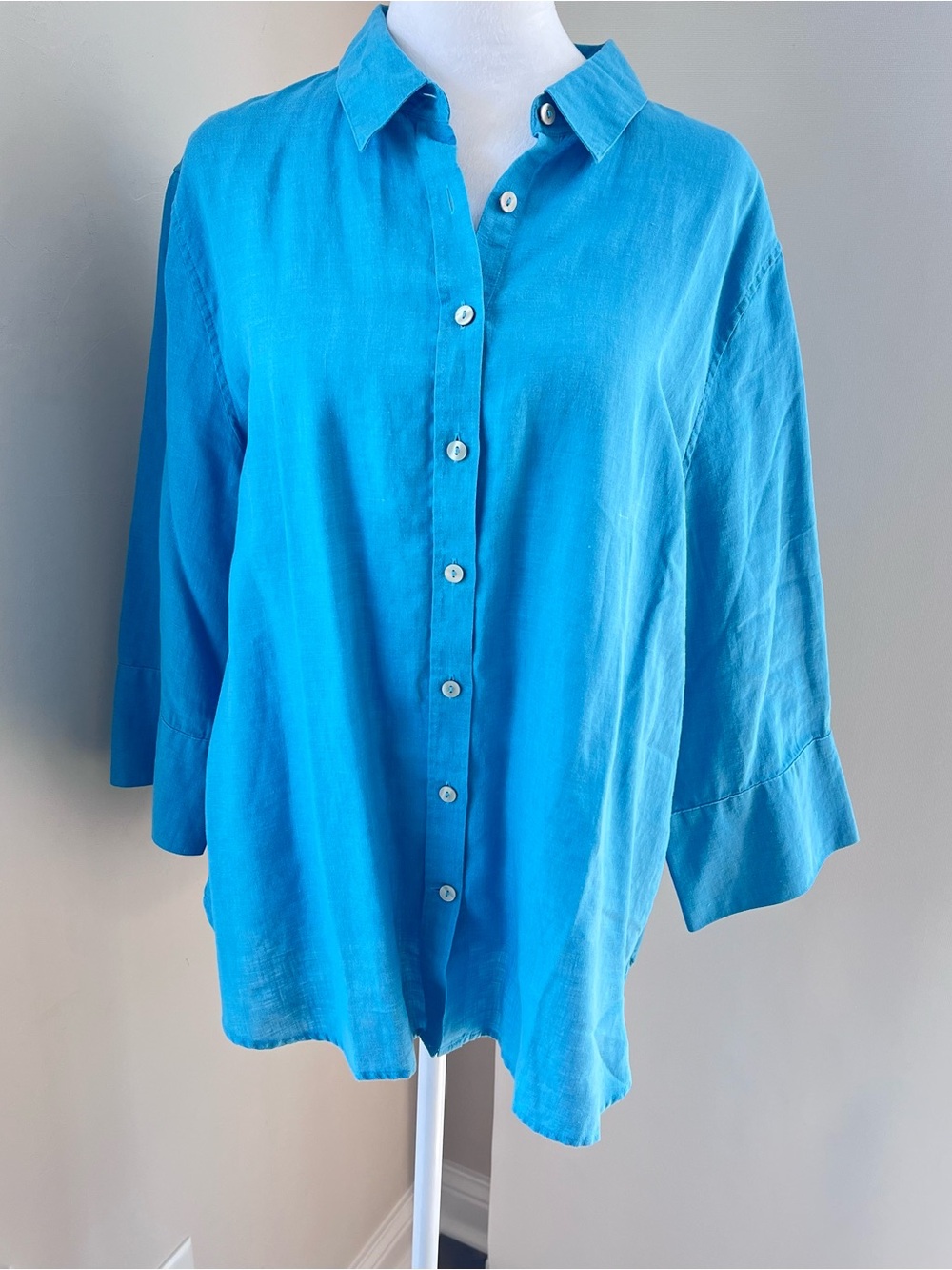 NWT Chico’s linen no iron buttoned blue teal blouse size 3